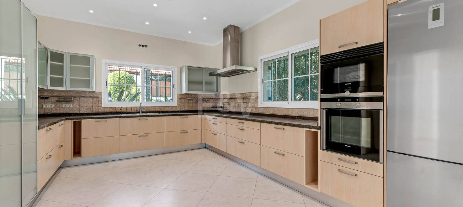 Frontline Los Arqueros Golf Villa with Spectacular Views