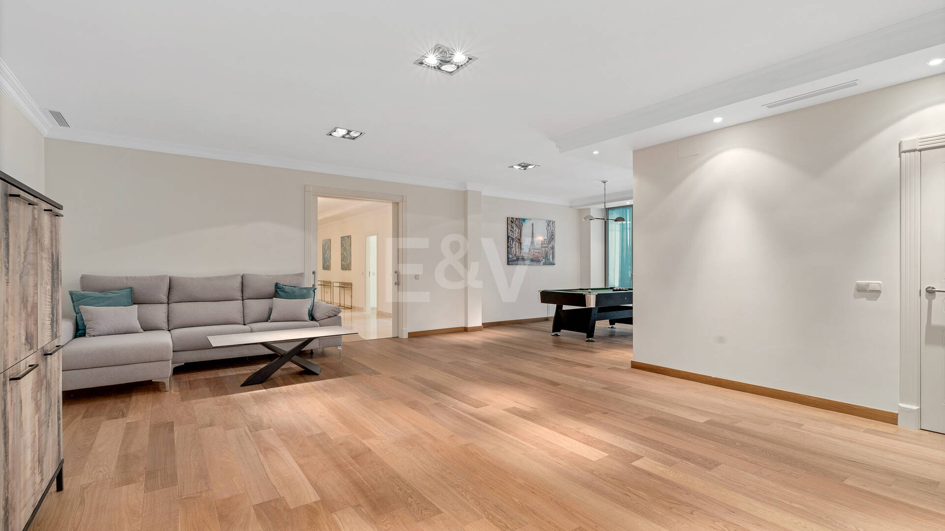 Villa en primera línea de golf en Los Arqueros con vistas espectaculares