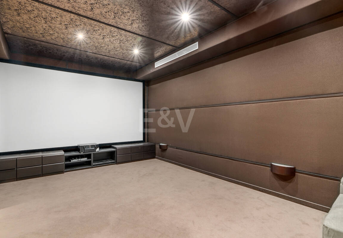 Villa en primera línea de golf en Los Arqueros con vistas espectaculares