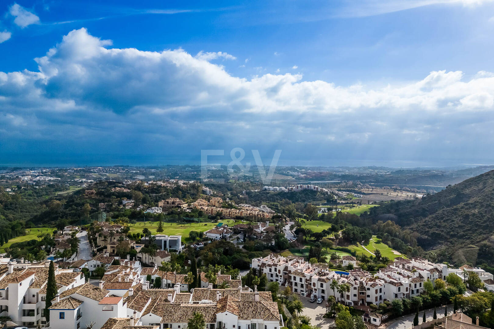 Stunning New Contemporary Villa in Los Arqueros with Sea and Golf Views