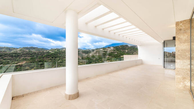Superbe nouvelle villa contemporaine à Los Arqueros avec vue sur la mer et le golf
