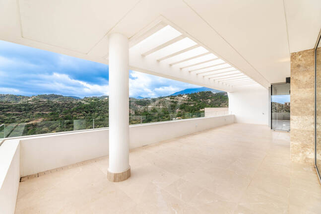 Fantastisk ny modern villa i Los Arqueros med havs- och golfutsikt