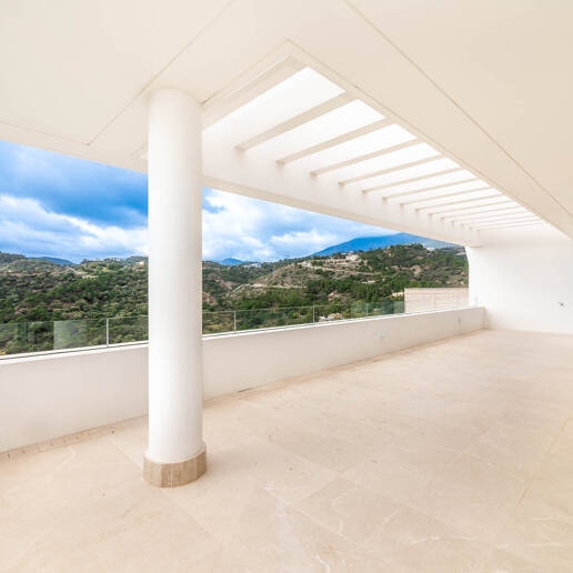 Superbe nouvelle villa contemporaine à Los Arqueros avec vue sur la mer et le golf