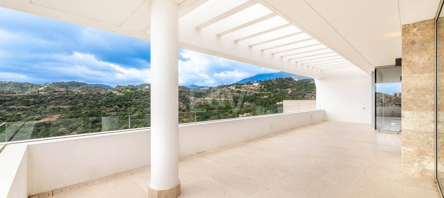 Superbe nouvelle villa contemporaine à Los Arqueros avec vue sur la mer et le golf