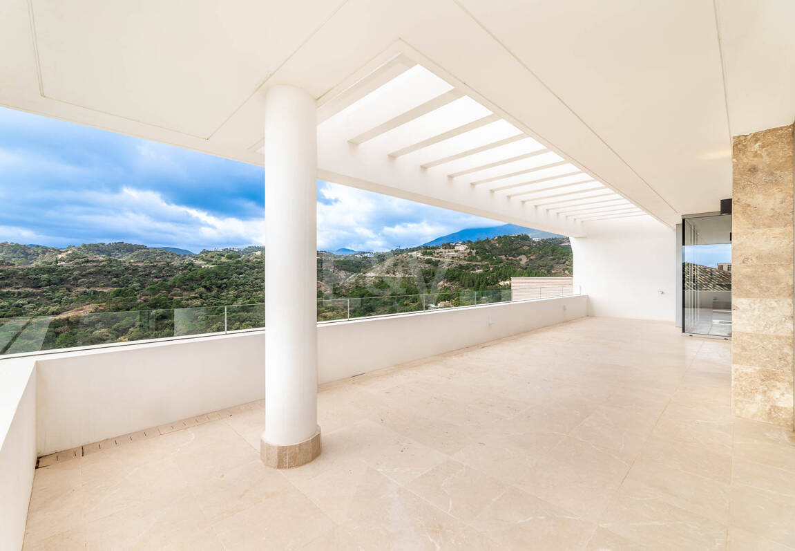 Fantastisk ny modern villa i Los Arqueros med havs- och golfutsikt