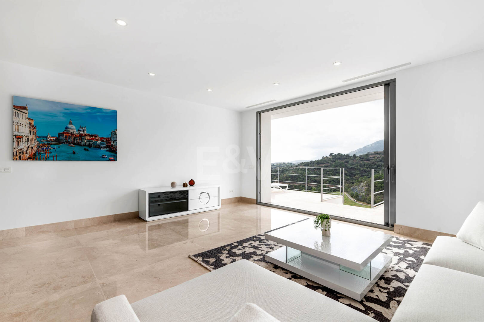 Stunning New Contemporary Villa in Los Arqueros with Sea and Golf Views