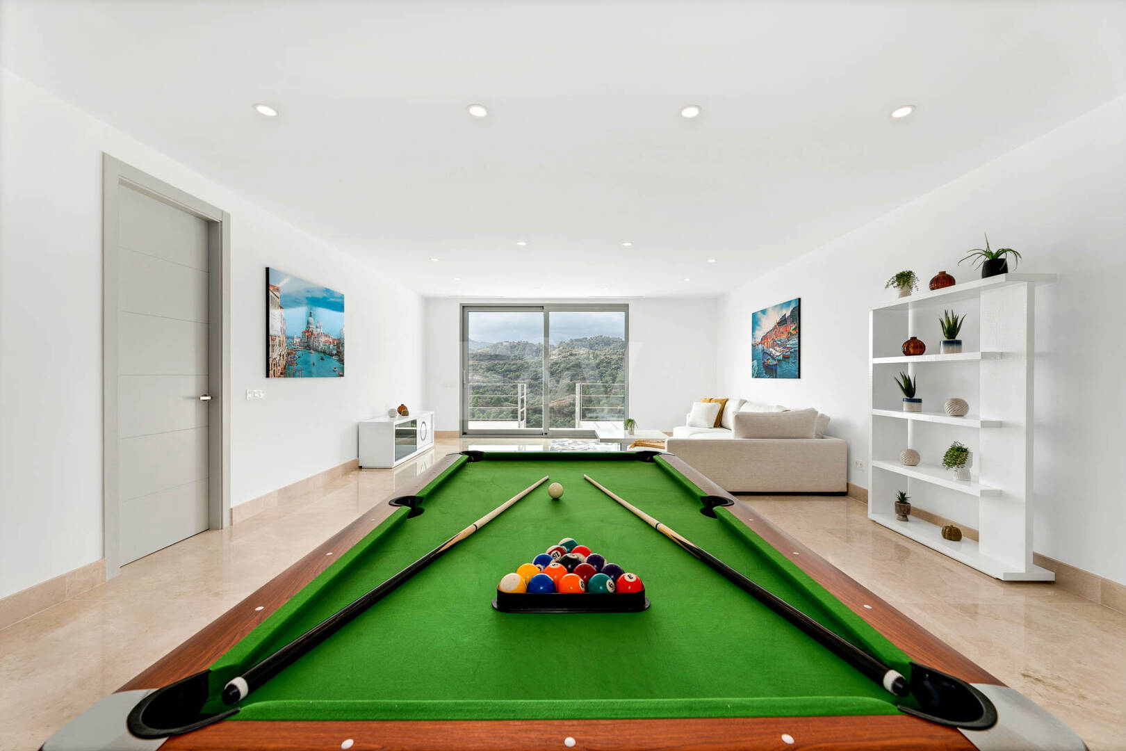 Fantastisk ny modern villa i Los Arqueros med havs- och golfutsikt