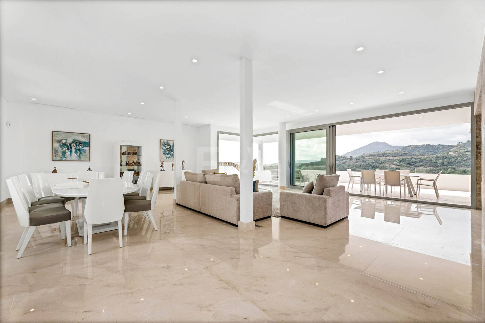 Stunning New Contemporary Villa in Los Arqueros with Sea and Golf Views