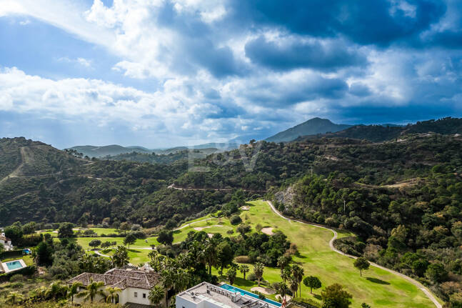 Fantastisk ny modern villa i Los Arqueros med havs- och golfutsikt