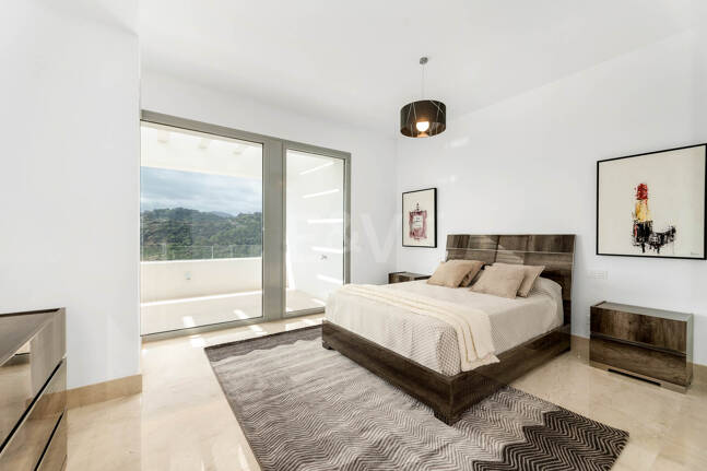 Fantastisk ny modern villa i Los Arqueros med havs- och golfutsikt