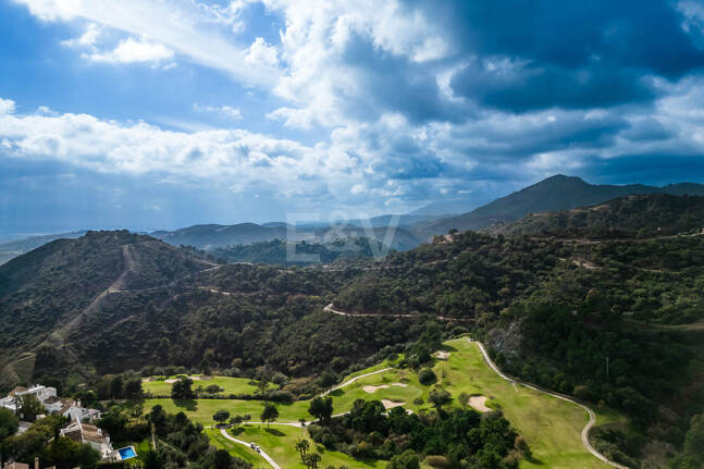 Fantastisk ny modern villa i Los Arqueros med havs- och golfutsikt