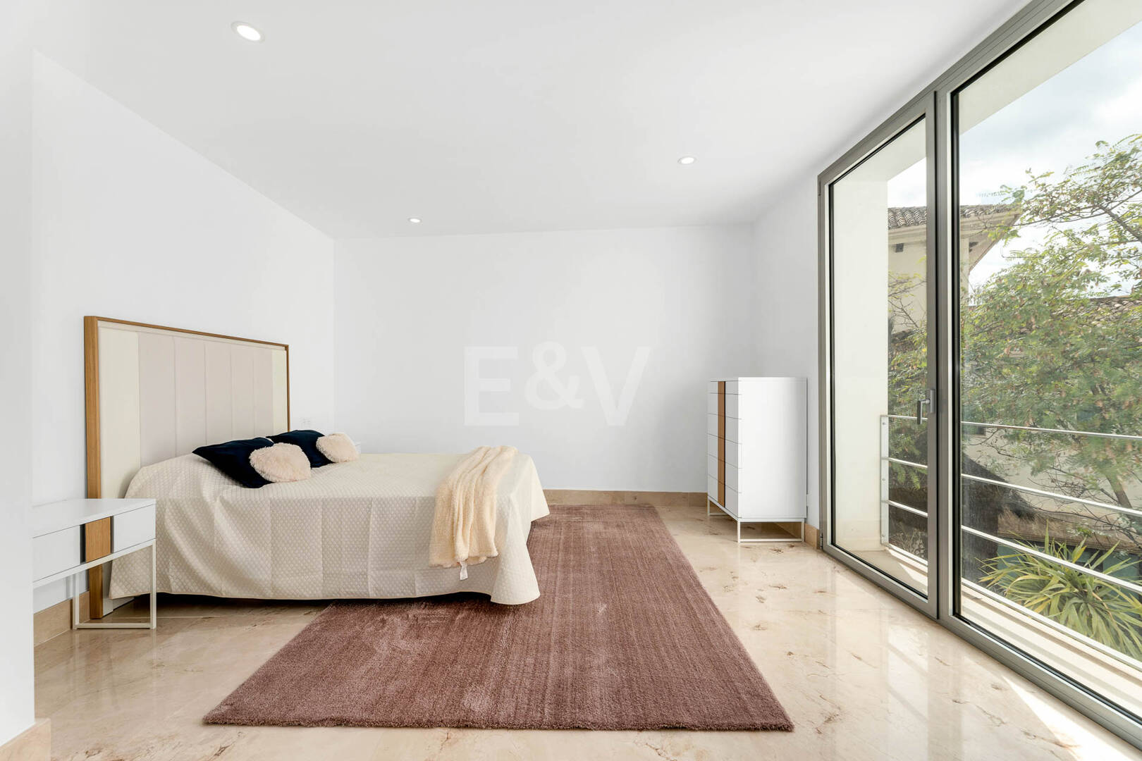 Stunning New Contemporary Villa in Los Arqueros with Sea and Golf Views