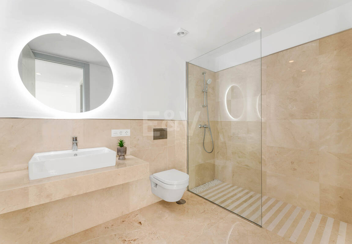 Fantastisk ny modern villa i Los Arqueros med havs- och golfutsikt