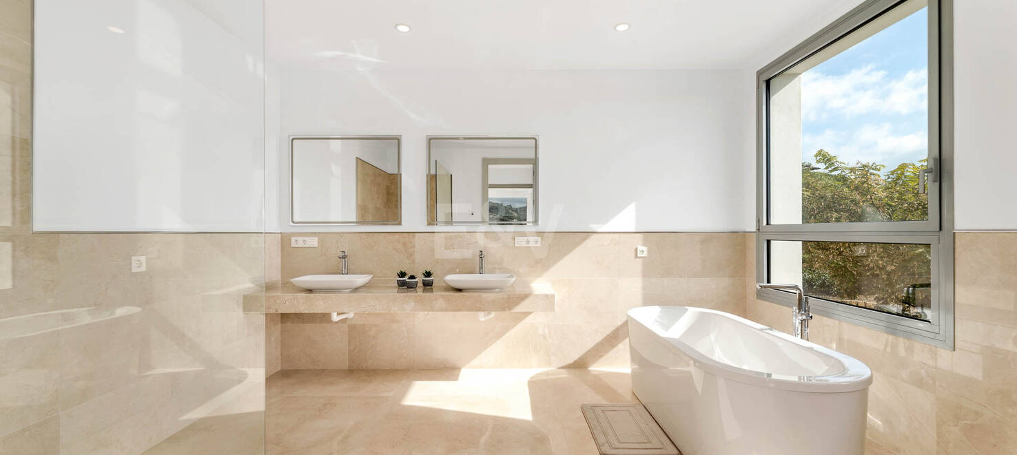 Superbe nouvelle villa contemporaine à Los Arqueros avec vue sur la mer et le golf