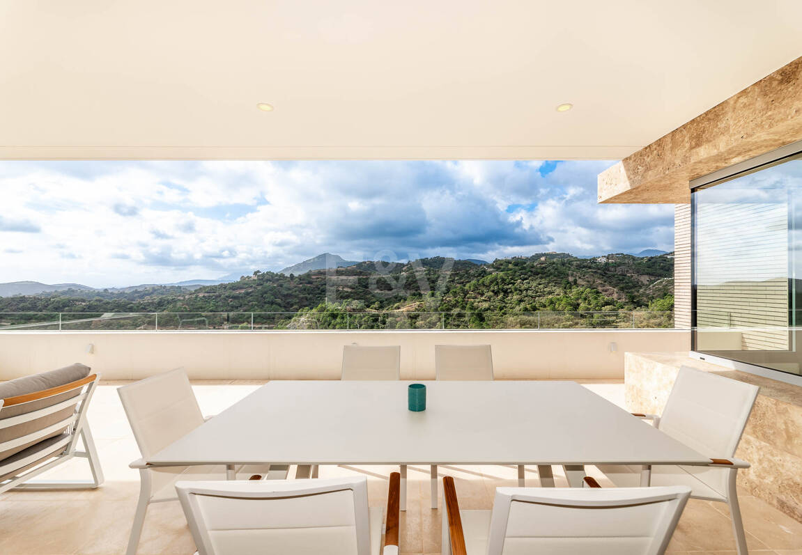 Fantastisk ny modern villa i Los Arqueros med havs- och golfutsikt