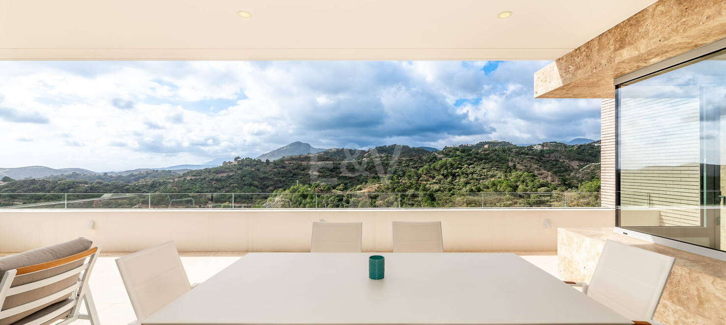 Superbe nouvelle villa contemporaine à Los Arqueros avec vue sur la mer et le golf