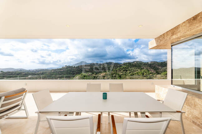 Fantastisk ny modern villa i Los Arqueros med havs- och golfutsikt