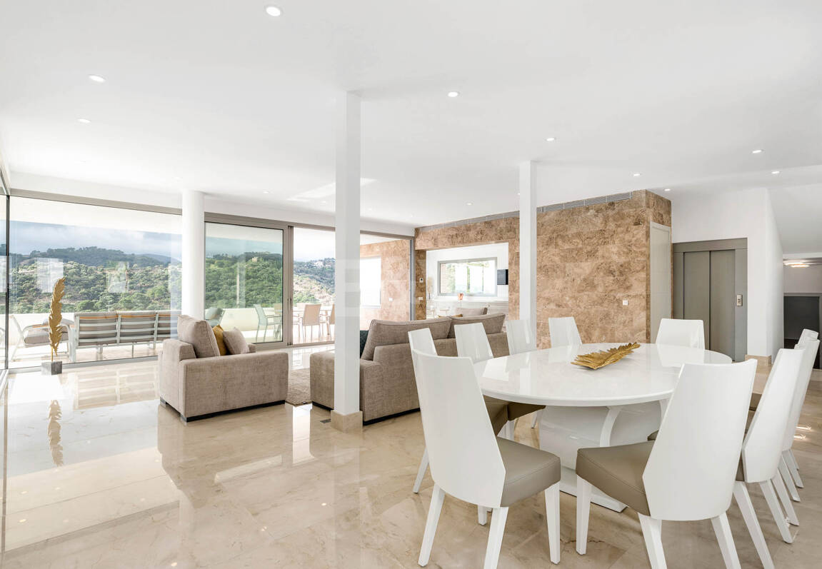 Fantastisk ny modern villa i Los Arqueros med havs- och golfutsikt