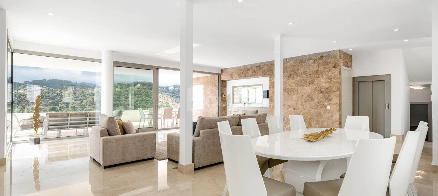 Superbe nouvelle villa contemporaine à Los Arqueros avec vue sur la mer et le golf
