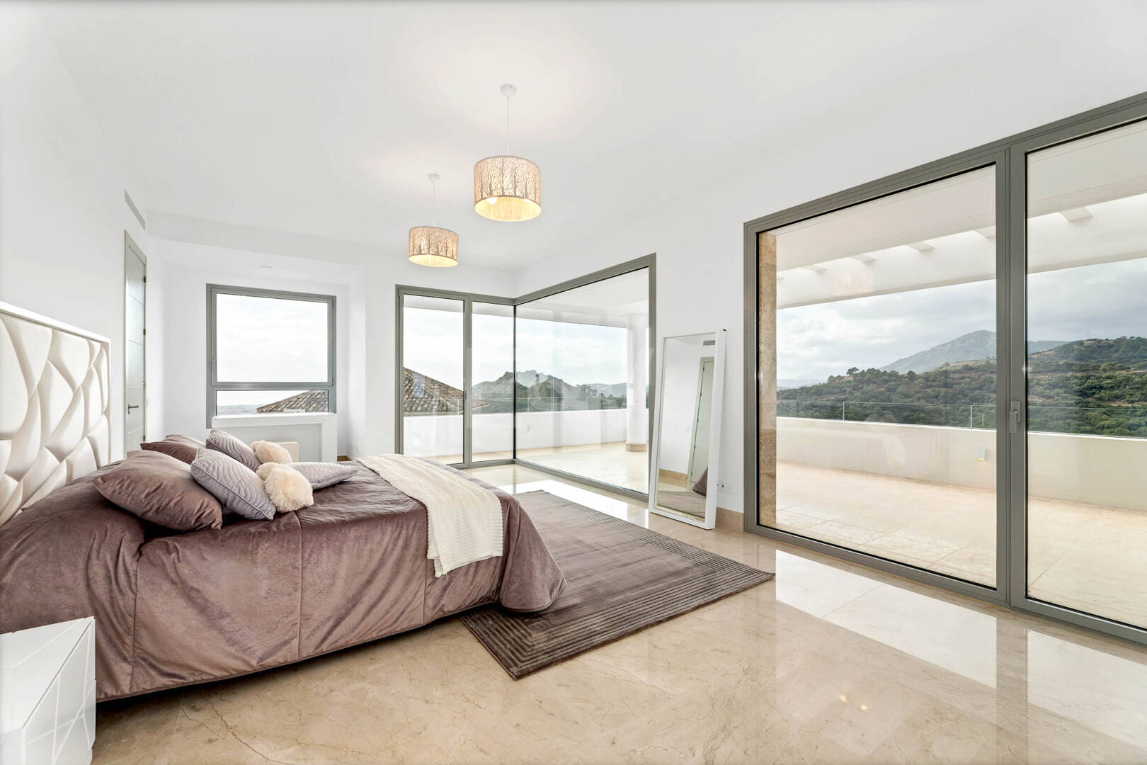 Stunning New Contemporary Villa in Los Arqueros with Sea and Golf Views