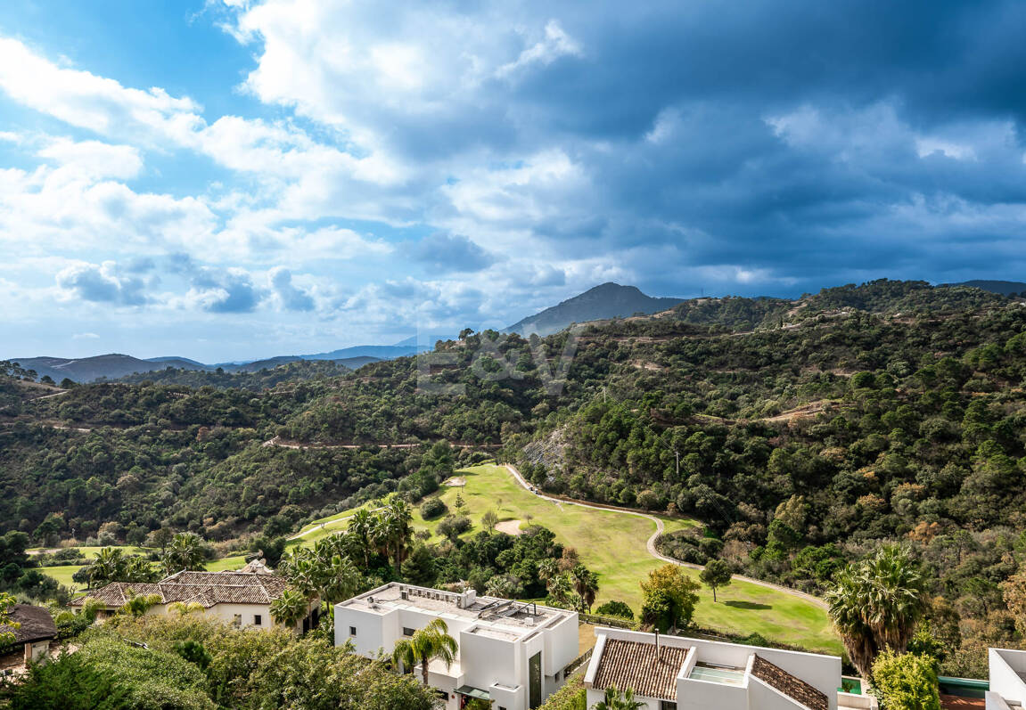 Fantastisk ny modern villa i Los Arqueros med havs- och golfutsikt