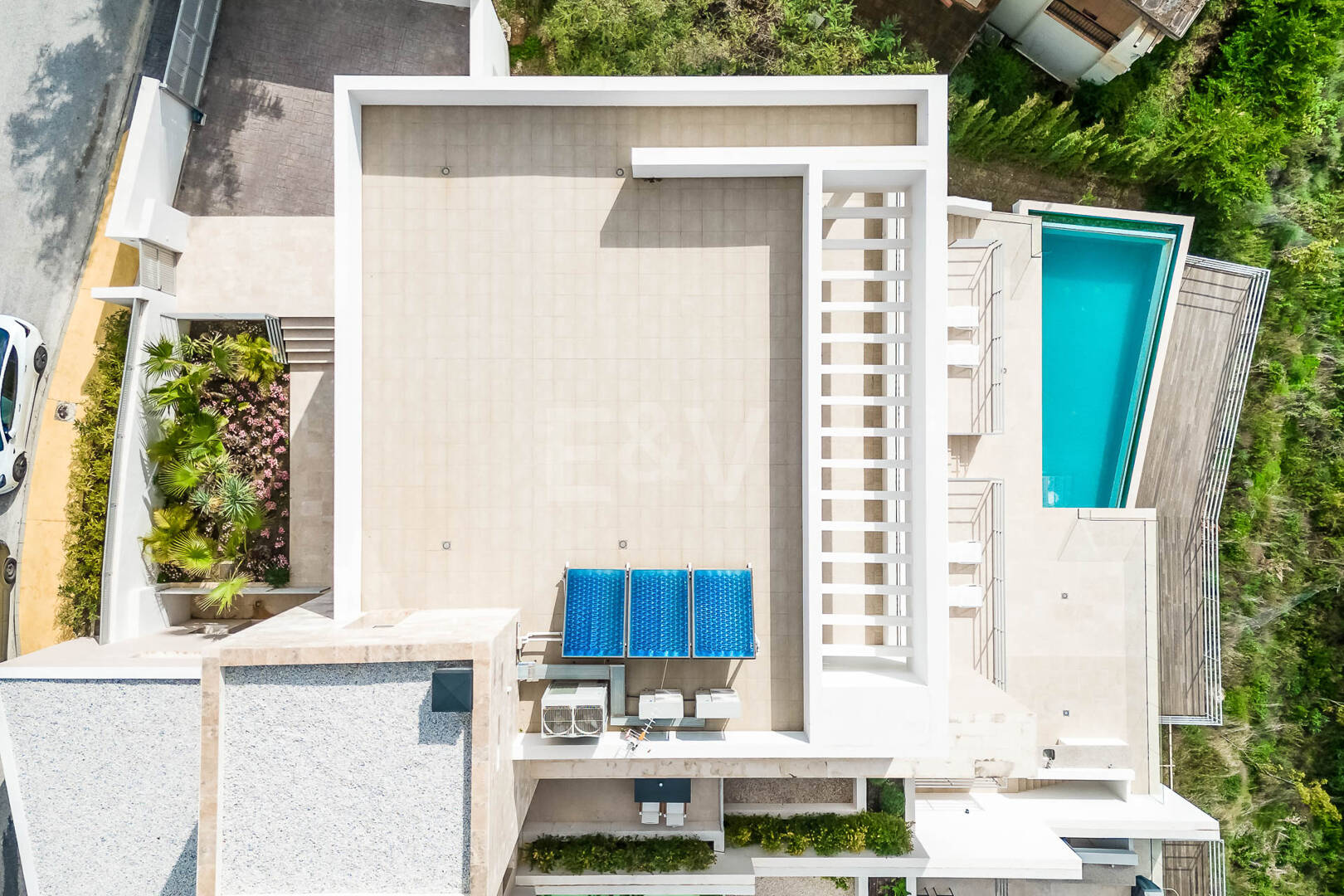 Fantastisk ny modern villa i Los Arqueros med havs- och golfutsikt