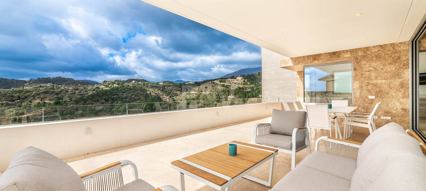 Superbe nouvelle villa contemporaine à Los Arqueros avec vue sur la mer et le golf