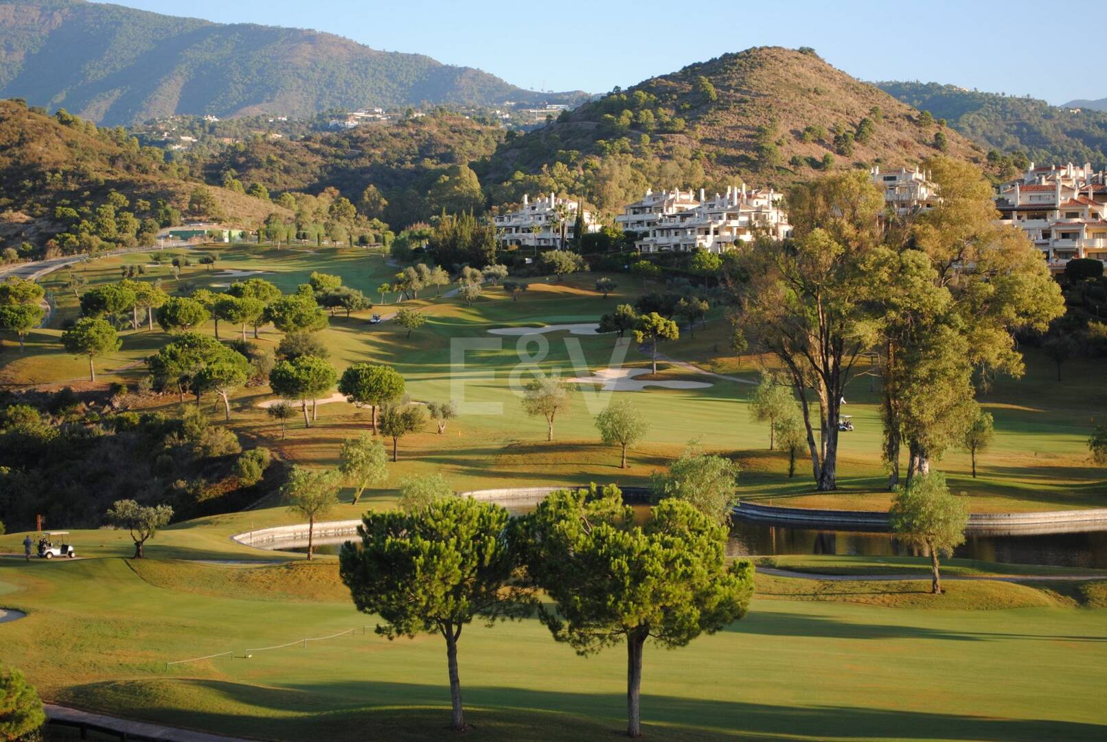 Villa de luxe moderne à Nueva Andalucia situé dans un emplacement de golf