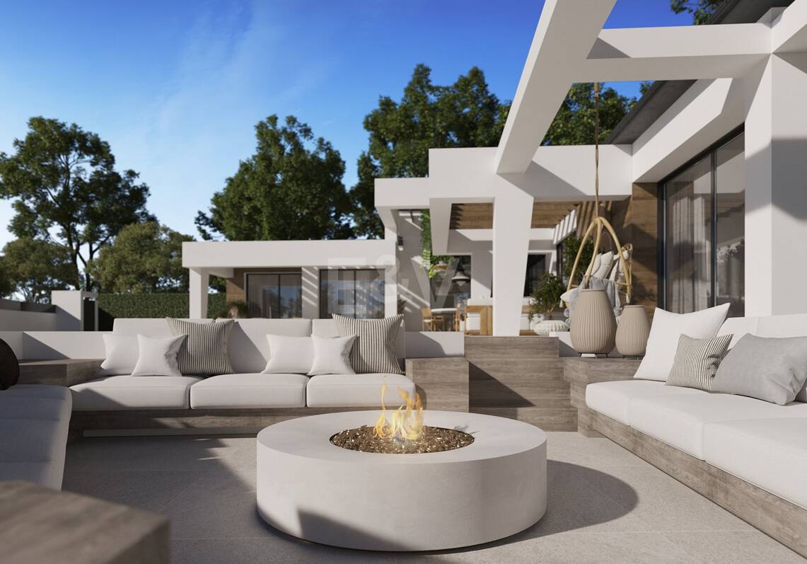 Modern luxury villa in Nueva Andalucia set in golf location