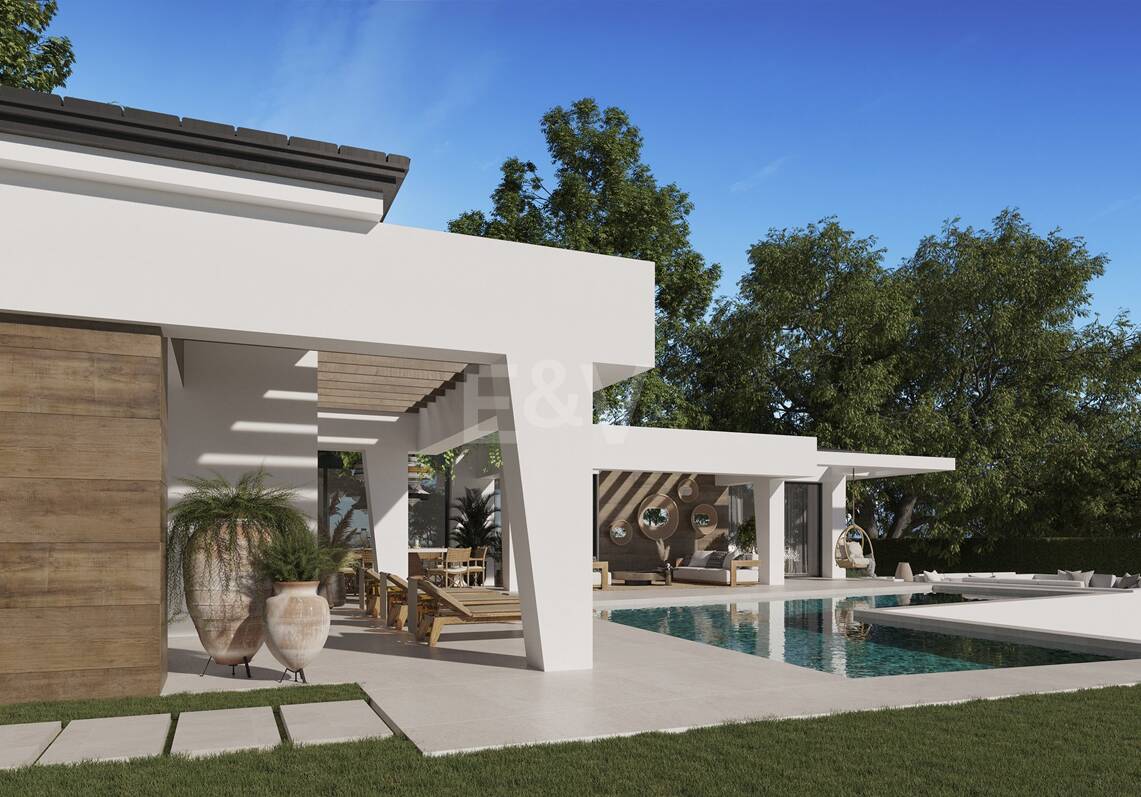 Modern luxury villa in Nueva Andalucia set in golf location