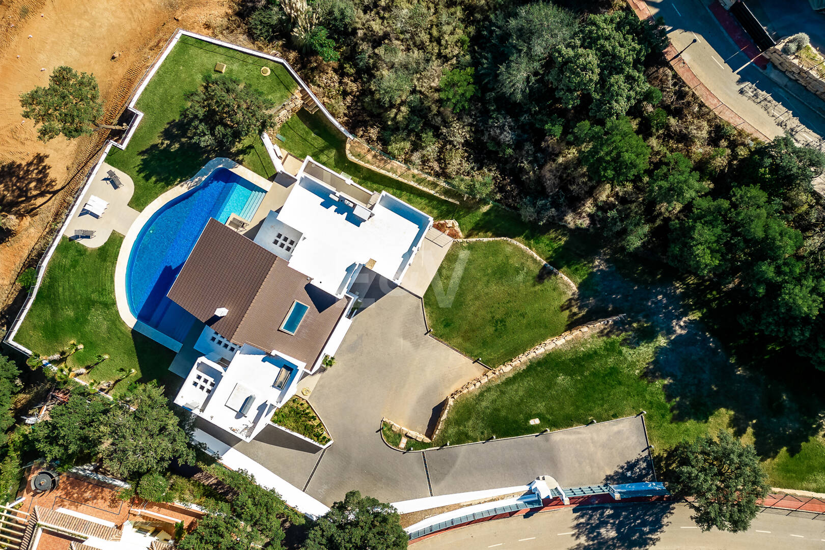 Exclusive villa with hotel license and panoramic views in La Mairena