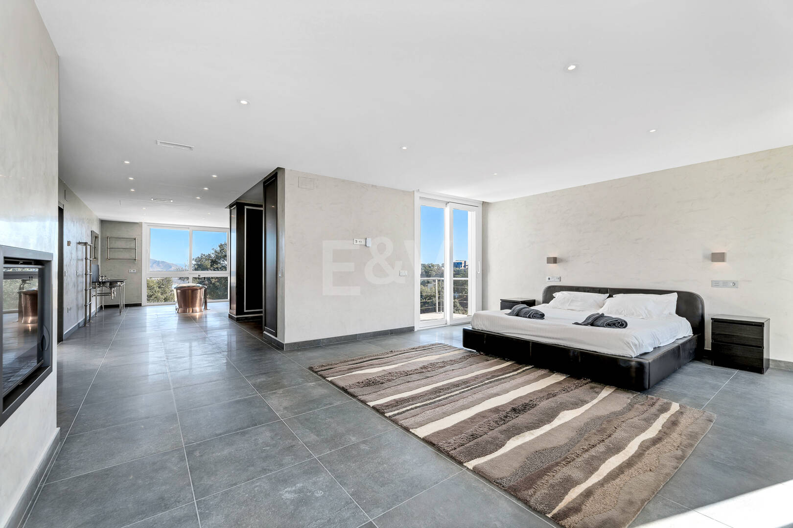 Exclusive villa with hotel license and panoramic views in La Mairena