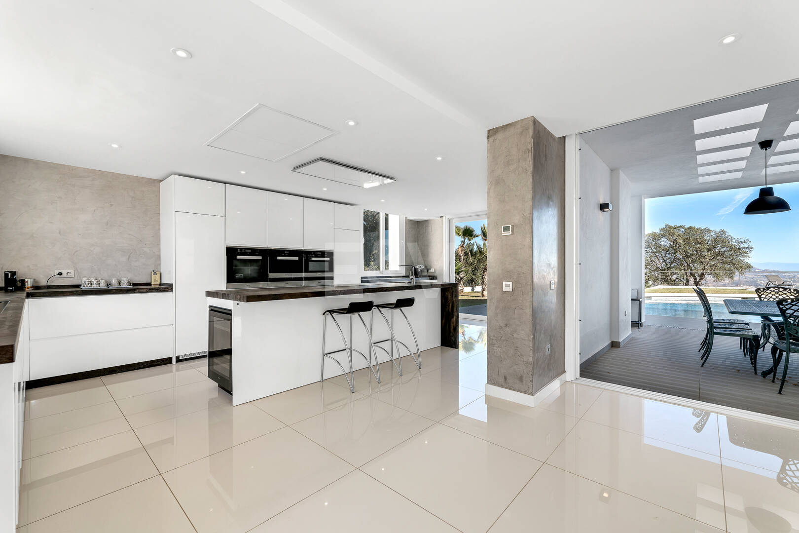 Exclusive villa with hotel license and panoramic views in La Mairena