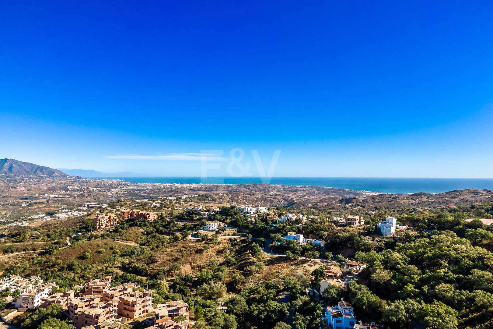Exclusive villa with hotel license and panoramic views in La Mairena