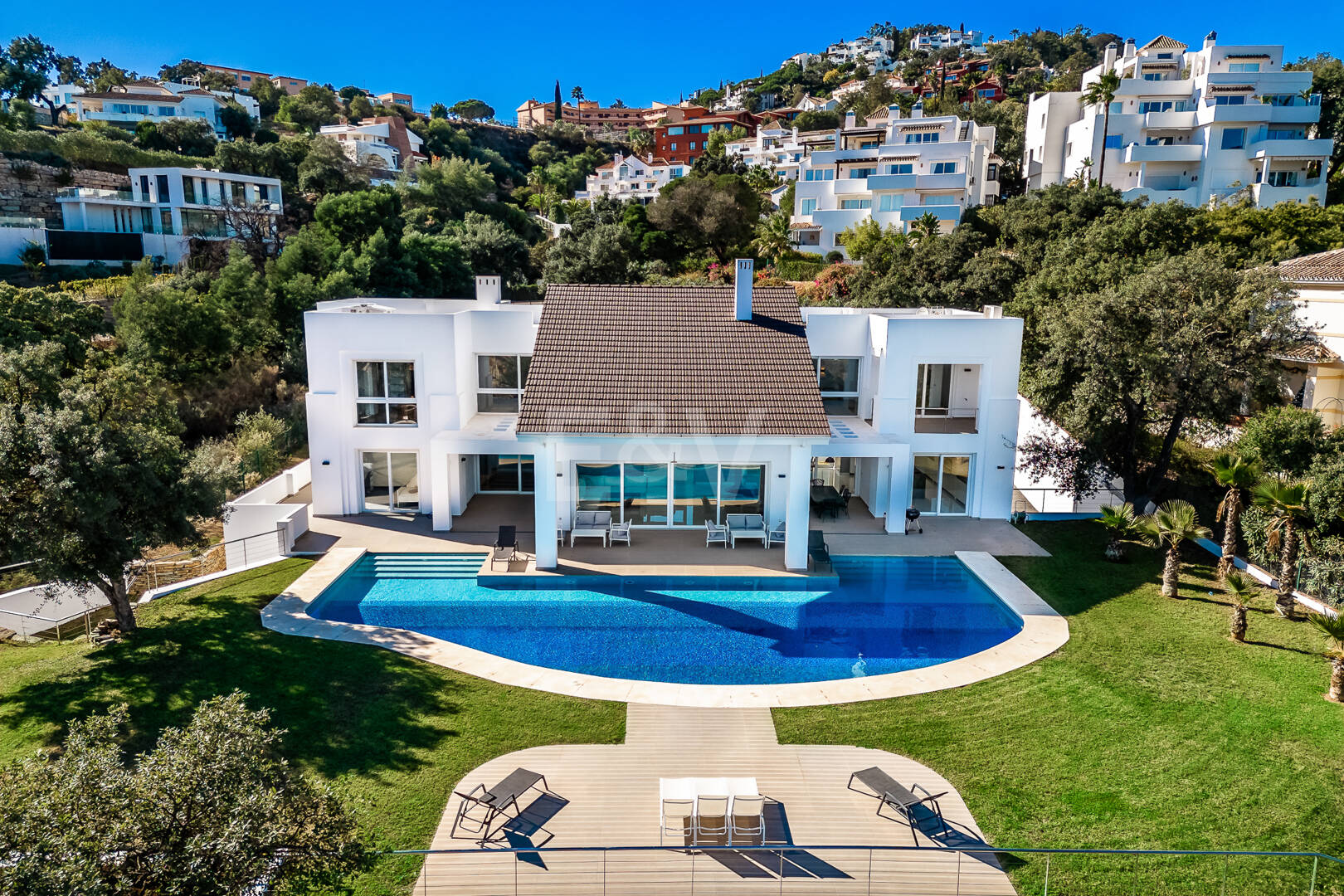 Exclusive villa with hotel license and panoramic views in La Mairena