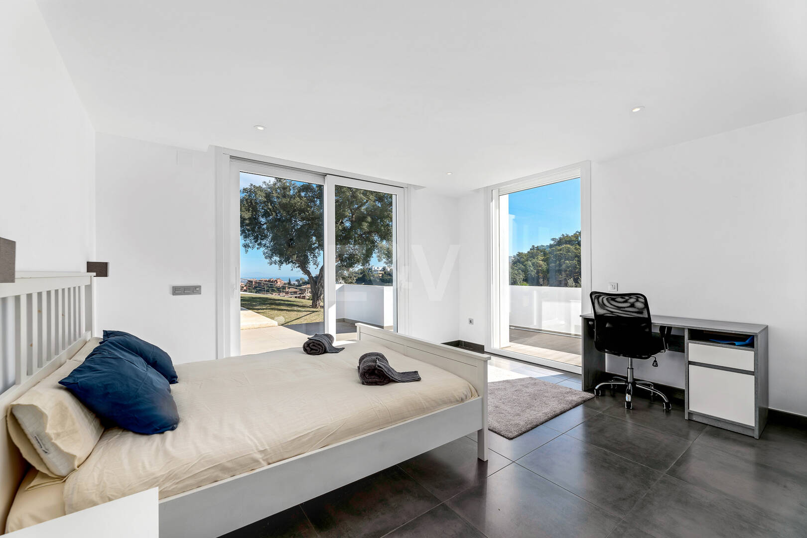 Exclusive villa with hotel license and panoramic views in La Mairena