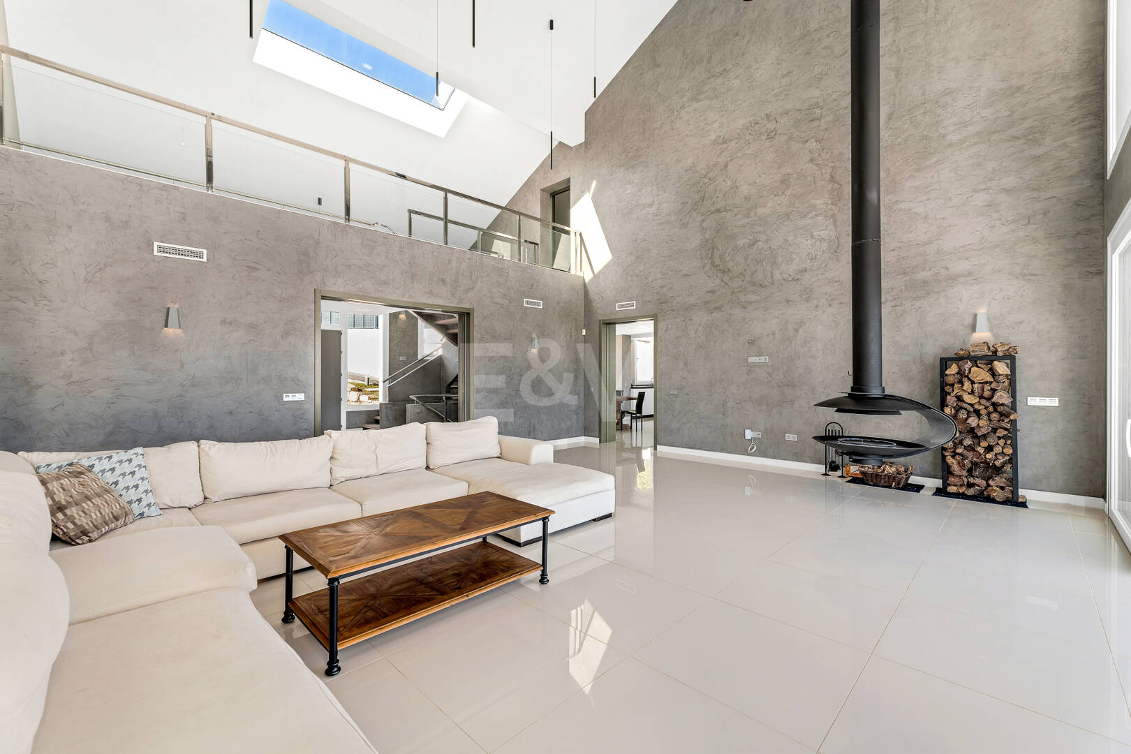 Exclusive villa with hotel license and panoramic views in La Mairena