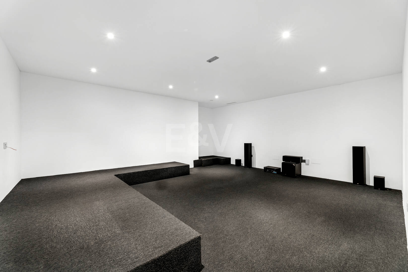 Exclusive villa with hotel license and panoramic views in La Mairena