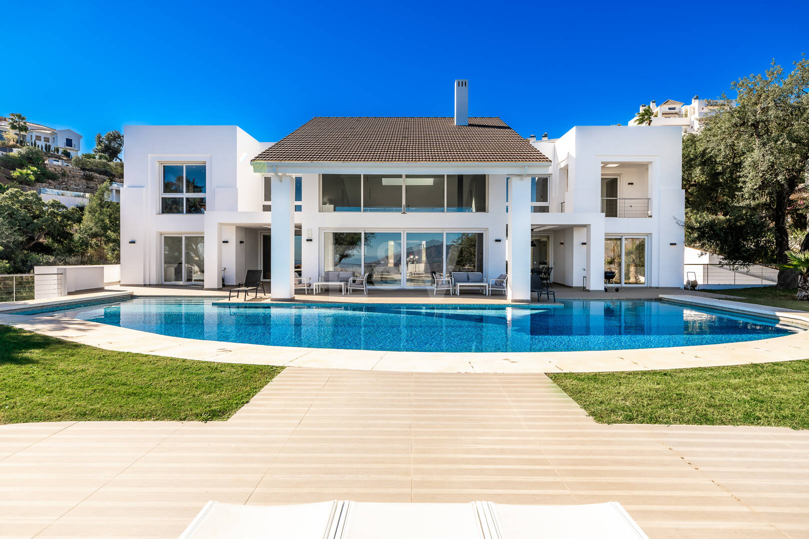 Exclusive villa with hotel license and panoramic views in La Mairena