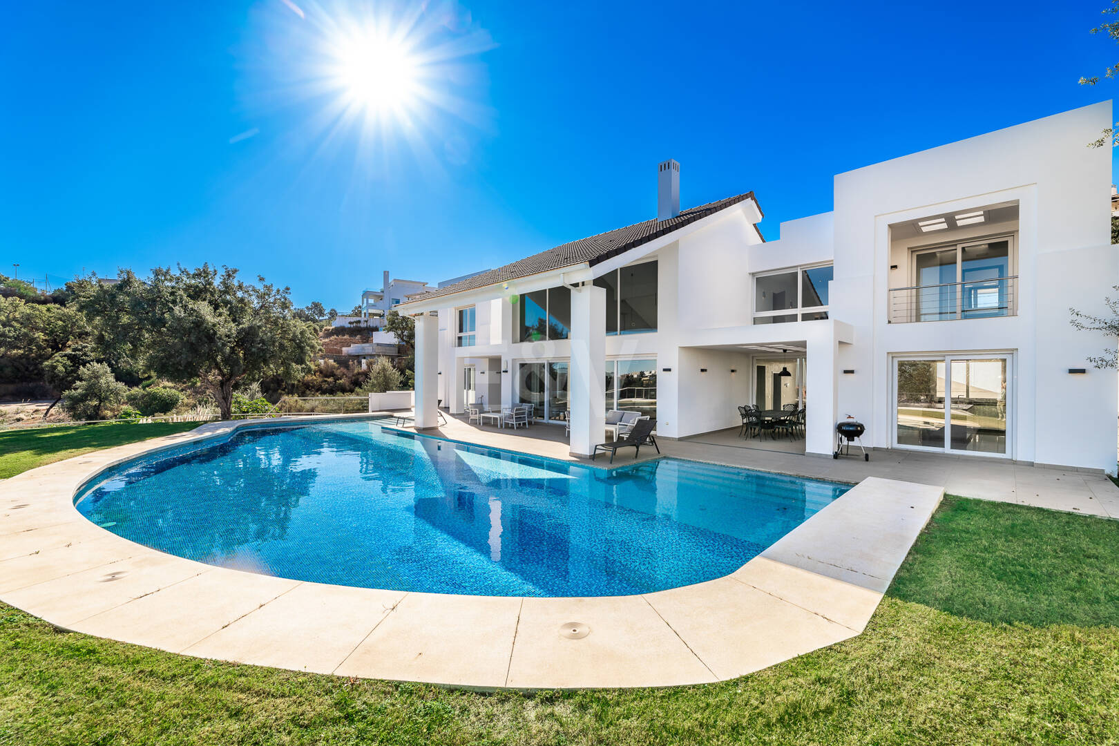 Exclusive villa with hotel license and panoramic views in La Mairena