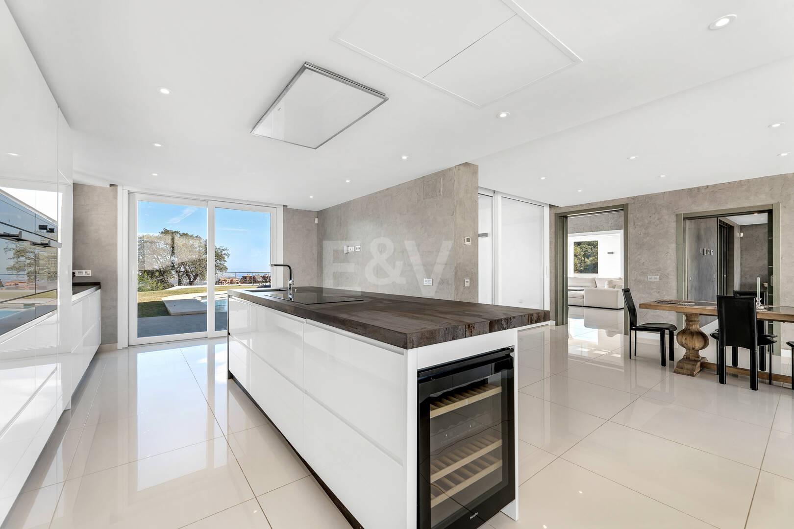 Exclusive villa with hotel license and panoramic views in La Mairena