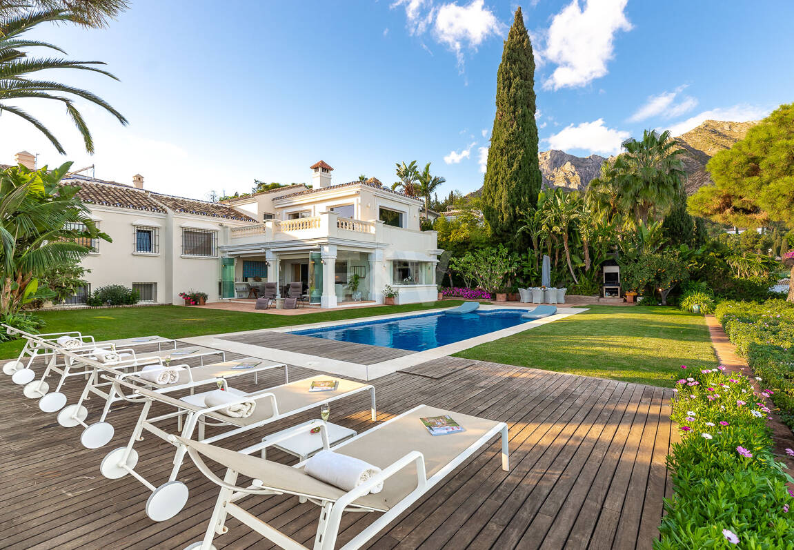 Villa with sea views in Cascada de Camoján. Prices from €6,000per week