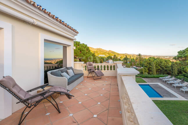 Villa with sea views in Cascada de Camoján. Prices from €6,000per week