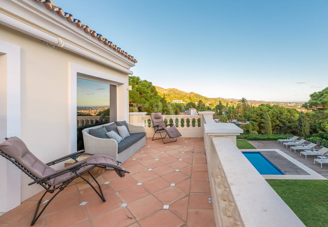 Villa with sea views in Cascada de Camoján. Prices from €6,000per week