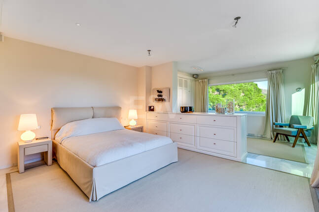 Villa with sea views in Cascada de Camoján. Prices from €6,000per week