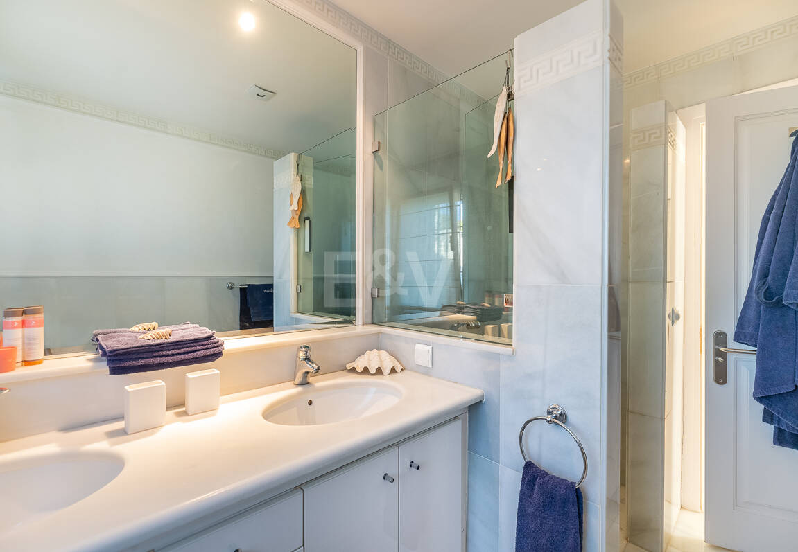 Villa with sea views in Cascada de Camoján. Prices from €6,000per week