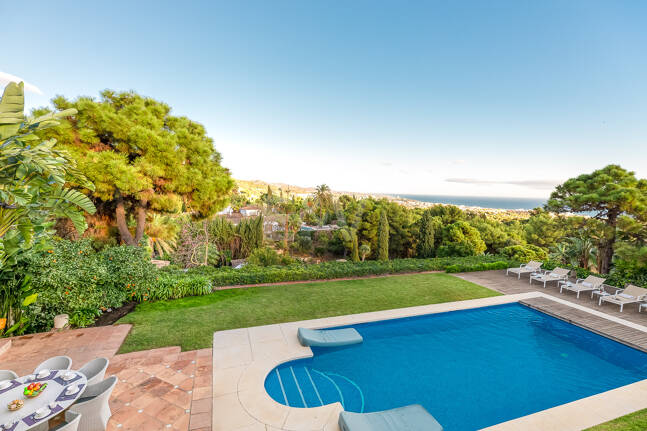 Villa with sea views in Cascada de Camoján. Prices from €6,000per week