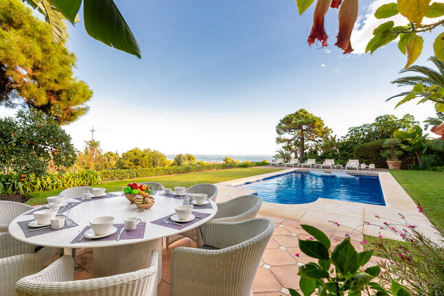 Villa with sea views in Cascada de Camoján. Prices from €6,000per week