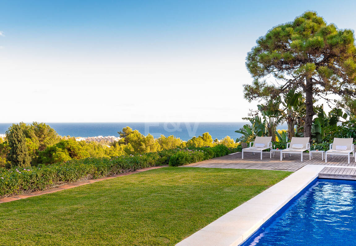 Villa with sea views in Cascada de Camoján. Prices from €6,000per week