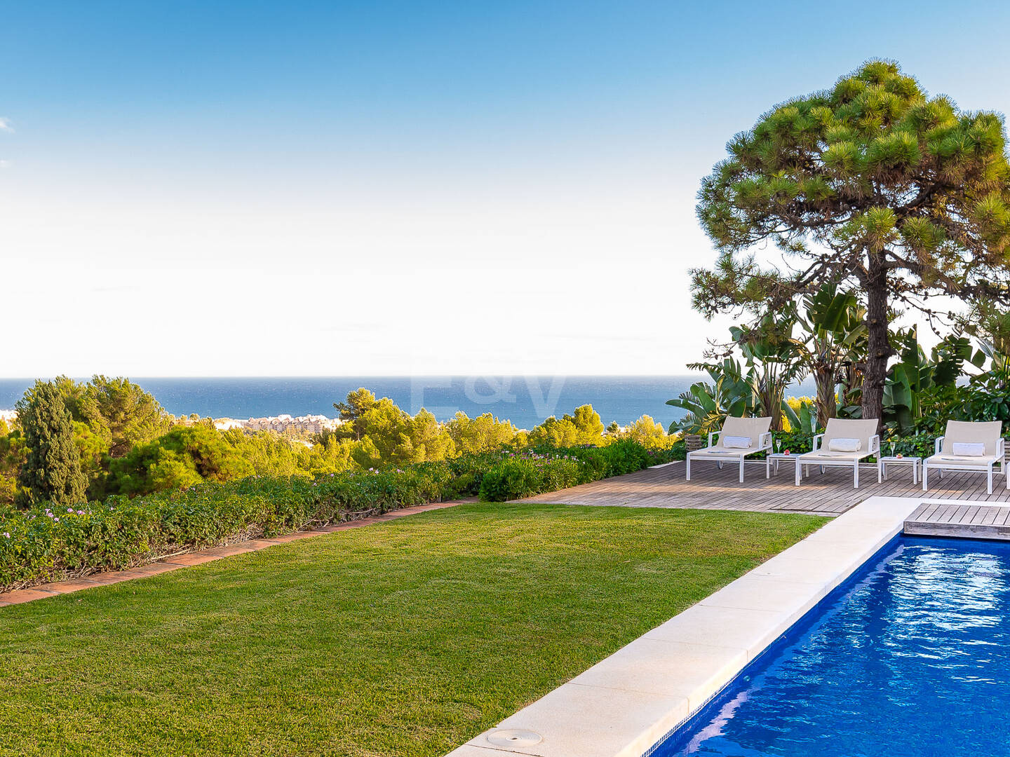 Villa with sea views in Cascada de Camoján. Prices from €6,000per week